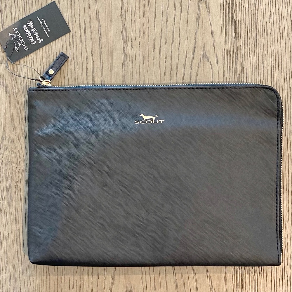 Scout ZIP File Tech Case in Black Faux Leather
